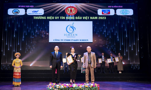 ceo trần hoài đại diện cho thương hiệu mỹ phẩm igreen nhận top 10 thương hiệu uy tín hàng đầu việt nam năm 2023